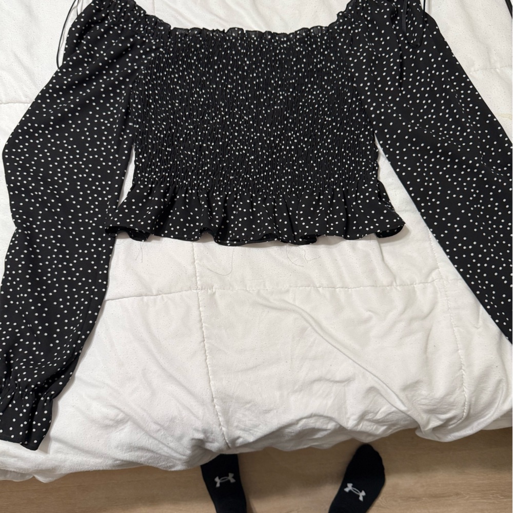 Forever 21 long sleeve stretchy crop top black and white polka dots size L